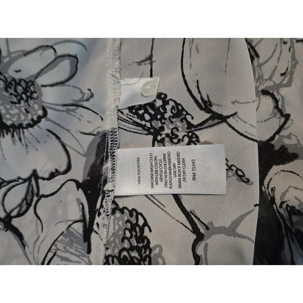 Fenn Wright Manson Women's Black and White Floral Sleeveless Blouse Size Medium